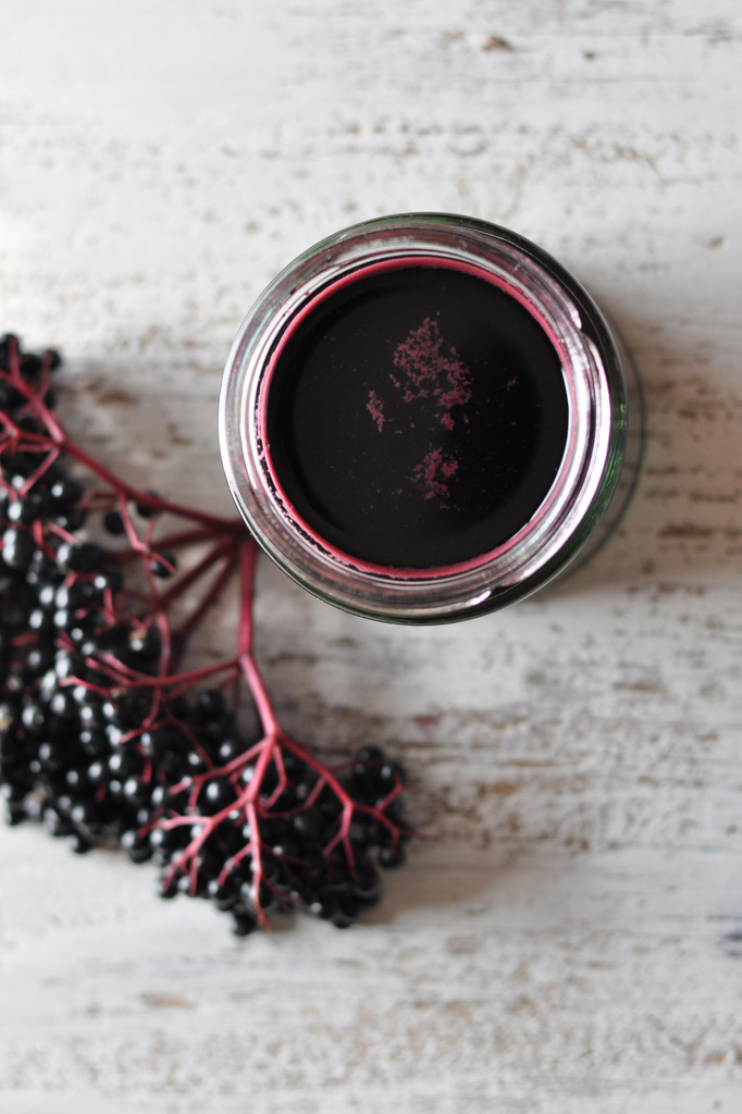 How to make homemade elderberry syrup